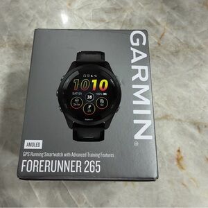 Garmin Forerunner 265 in Black and Gray